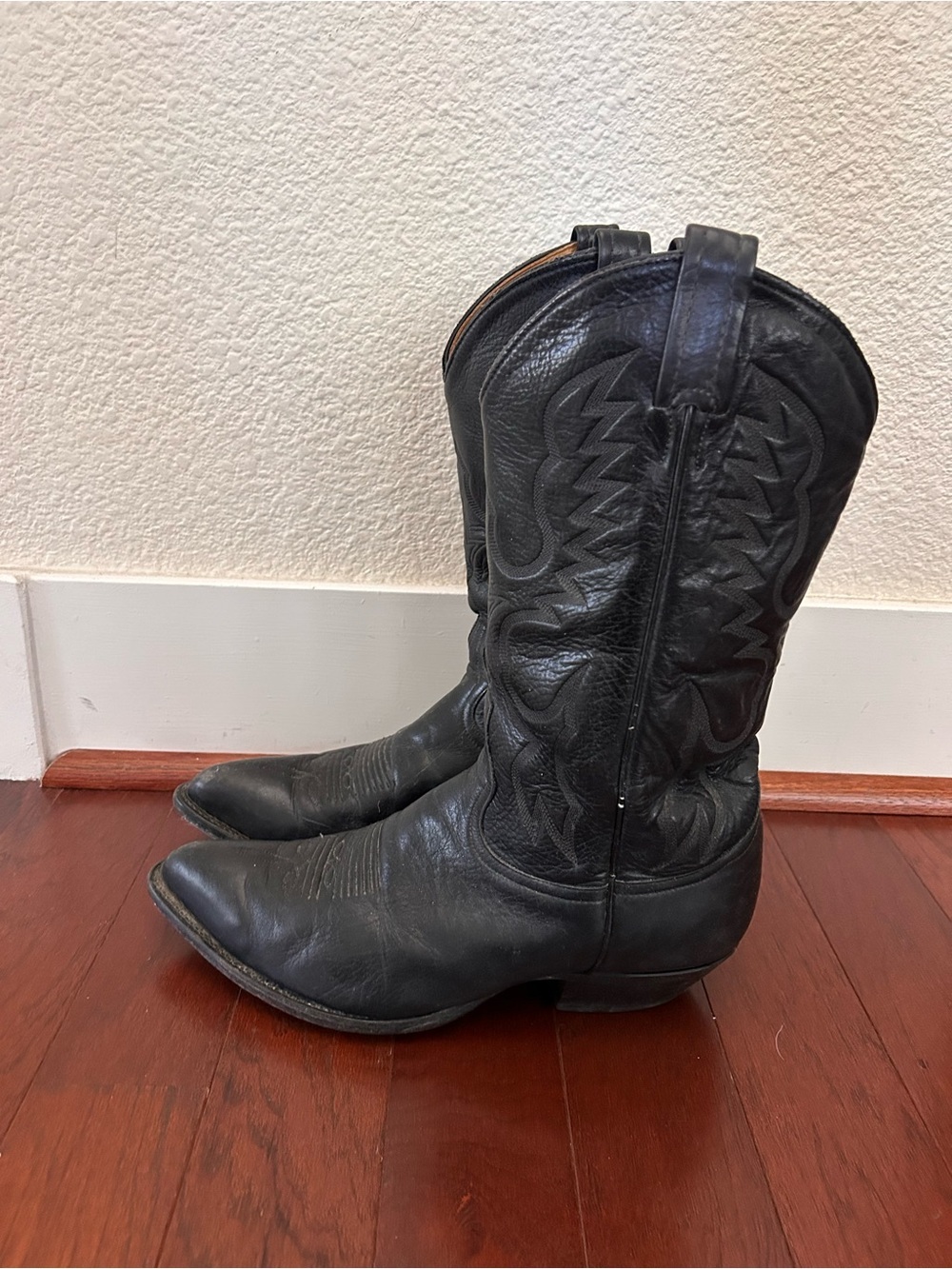 Vintage Tony Lama Black Leather
Cowboy Boots Size 9.5 B
Style F1313 Made in USA